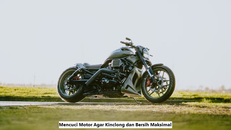 Mencuci Motor Agar Kinclong